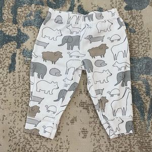 4/$10 Adorable Carter pants size 6 months